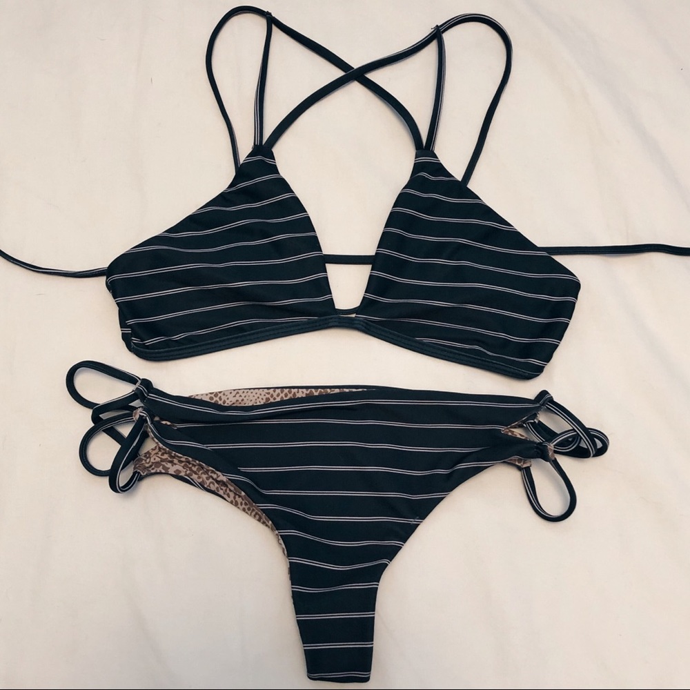 SOLD - ACACIA OKINAWA TOP & KAUAI BOTTOM x FOREVER - Picture 1 of 3